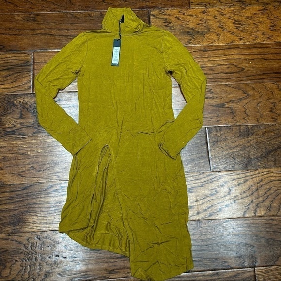 BCBGMaxAzria Tops - BCBGMAXAZRIA revolve Knit Asymmetrical Top